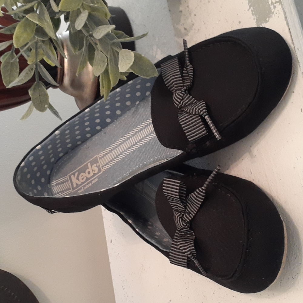Keds - Navy Blue Slip-on w/ Decortive Striped Bows on top